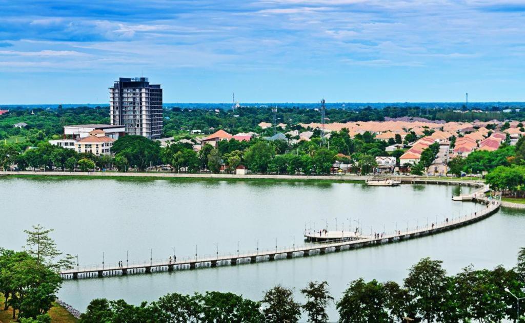 Qbix Hotel Кхонкен Екстер'єр фото